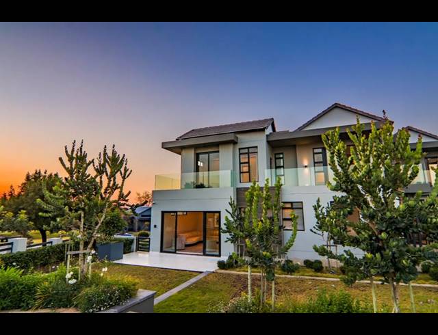 6 BEDROOM HOUSE FOR SALE IN COPPERLEAF ESTATE